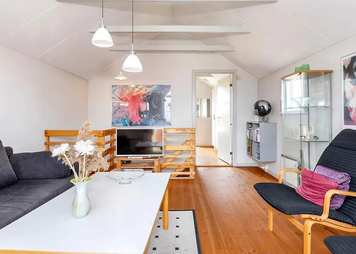 6 Person In Hadsund-by Traum *