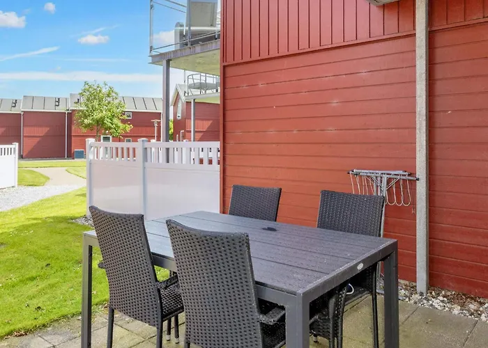 6 Person In Hadsund-by Traum *